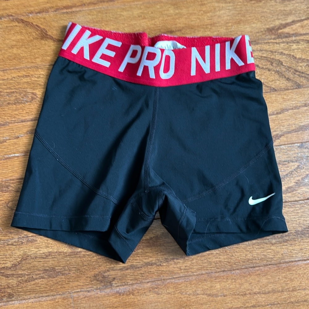 Size small women’s Nike pros